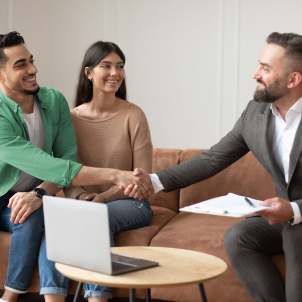 Essential Tips for Newcomers to Find a Financial Advisor in Canada