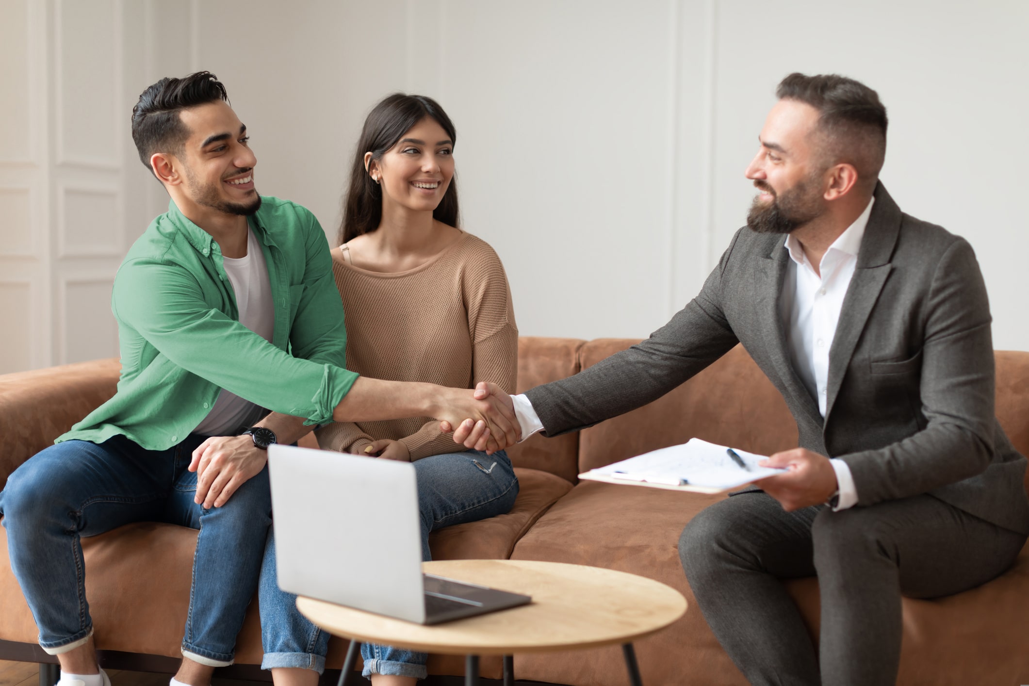 Essential Tips for Newcomers to Find a Financial Advisor in Canada