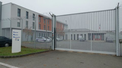 French Senate Approves Exclusion of NGOs from Migrant Detention