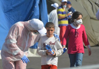 Italy's Migrant Rescue Ship Arrives in Salerno with Minors