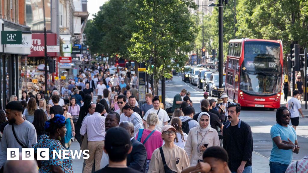UK Sees Net Migration Halved Due to Work Visa and Student Decline