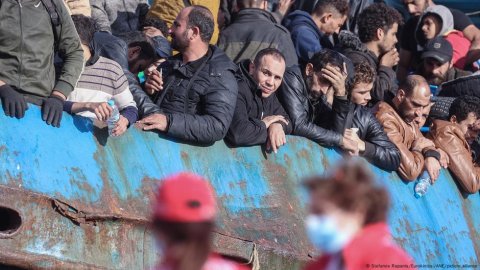 Crisis in German-Greek Relations Over Refugee Policy