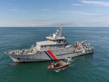 France Weighs Sea Interceptions in English Channel Migration Crisis