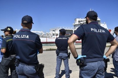 Italy Arrests Two Suspected Human Smugglers in Crotone