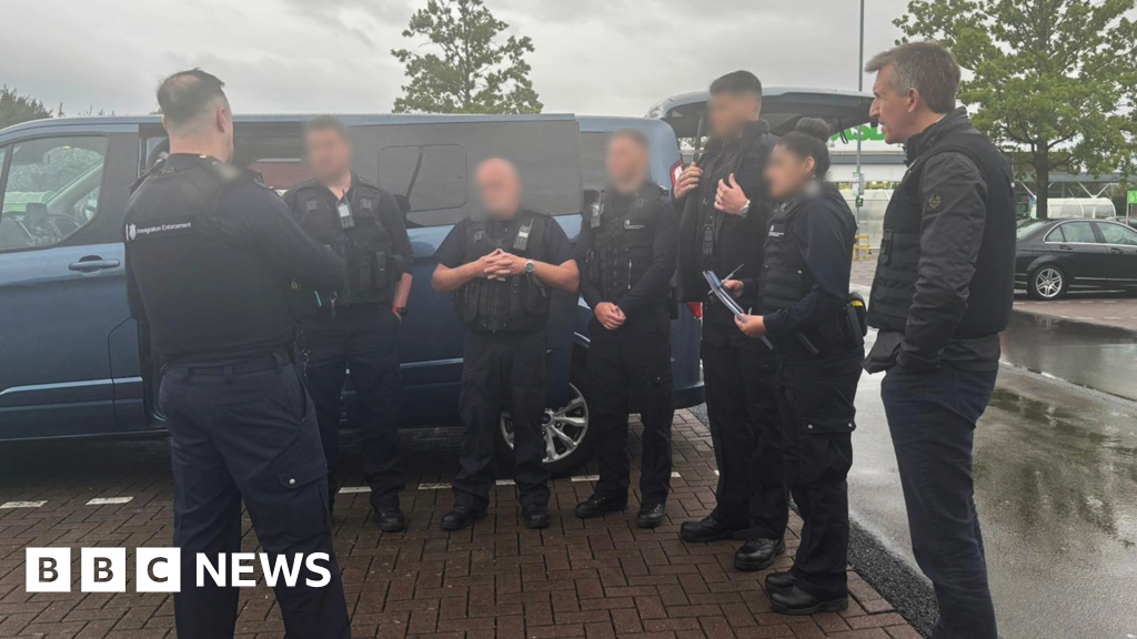 Nationwide Crackdown Leads to Arrest of People-Smuggling Gang