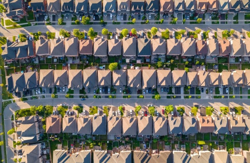 Canada's Rental Market Weakens as Temporary Residents Depart