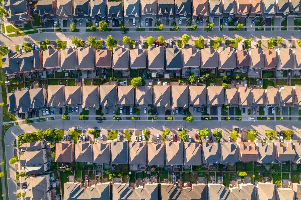 Canada's Rental Market Weakens as Temporary Residents Depart