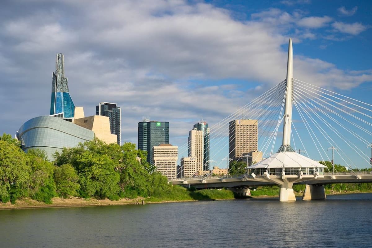Manitoba PNP Suspends Employer Services Application Intake