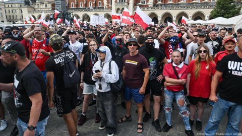 Poland Reacts Strongly to New EU Immigration Regulations