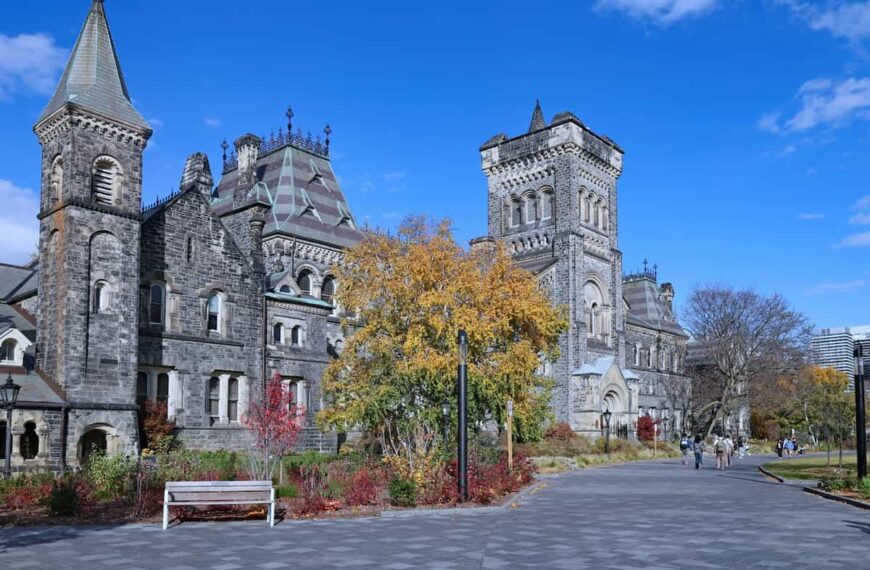 Toronto Welcomes Harvard Students Amid US Visa Issues
