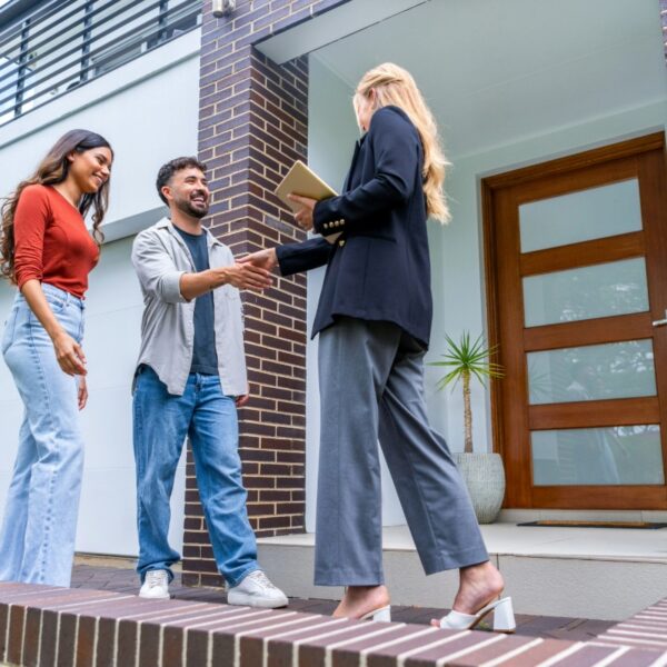 Essential Rental Guide for Newcomers: Budget to Lease Signing