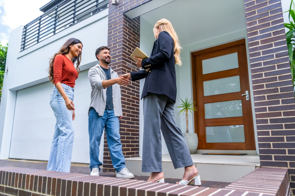 Essential Rental Guide for Newcomers: Budget to Lease Signing