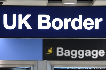 UK-France 'One-in, One-out' Scheme Begins Amid Channel Crossings