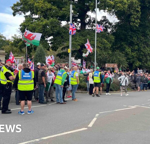 Newtown Protest Against Illegal Immigration Draws Hundreds