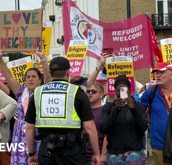 Portsmouth Seafront Hosts Pro and Anti-Immigration Rally
