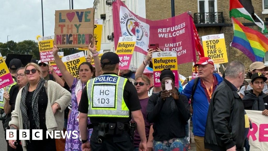 Portsmouth Seafront Hosts Pro and Anti-Immigration Rally